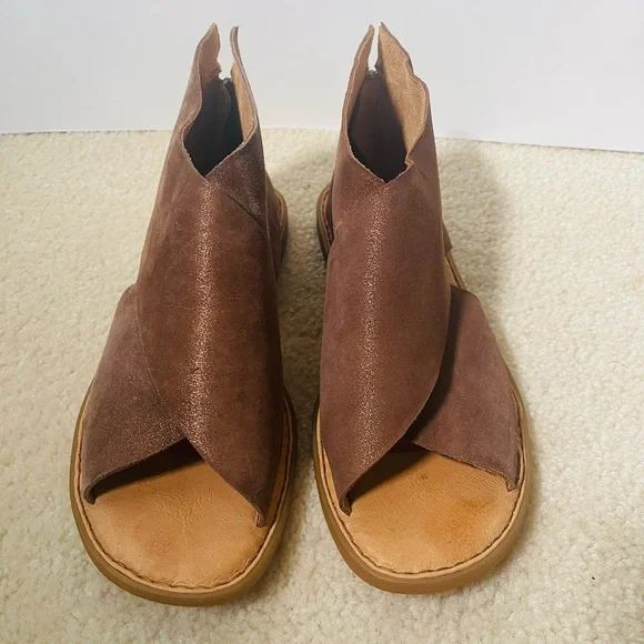 Women’s Born IWA Bronze Sandals Size 9 - Picture 2 of 6